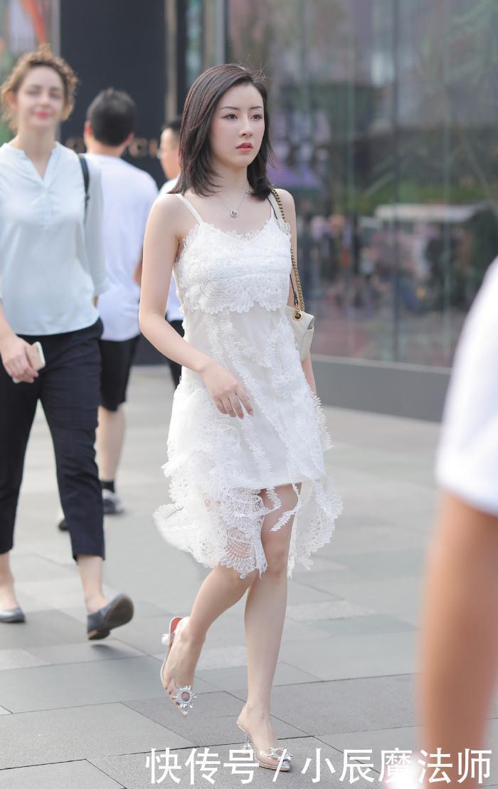 小姐姐|选择款式简洁雅致的裙装,优雅清爽一步到位