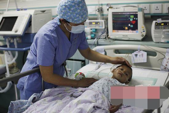 体温计|娃误食纽扣电池,妈妈“大题小做”的处理保住孩肠道,医生都称赞