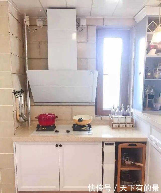 柜子|现在才知道,橱柜底部留空一格大有好处!回家默默拆掉个柜门