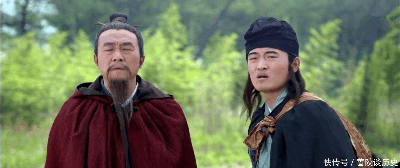 相士劝皇帝不要出宫,皇帝大怒:回来就杀了你,相士:你回不来了