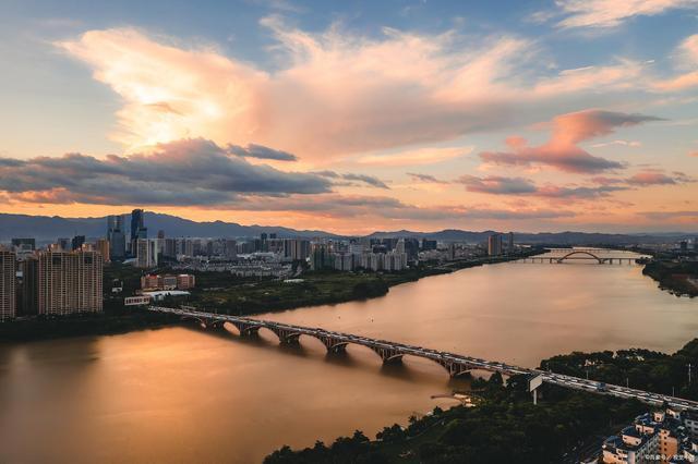 彭叔|惠州房价四连跌,三万炒房客被套惠州楼市,惠州楼市分析第56篇