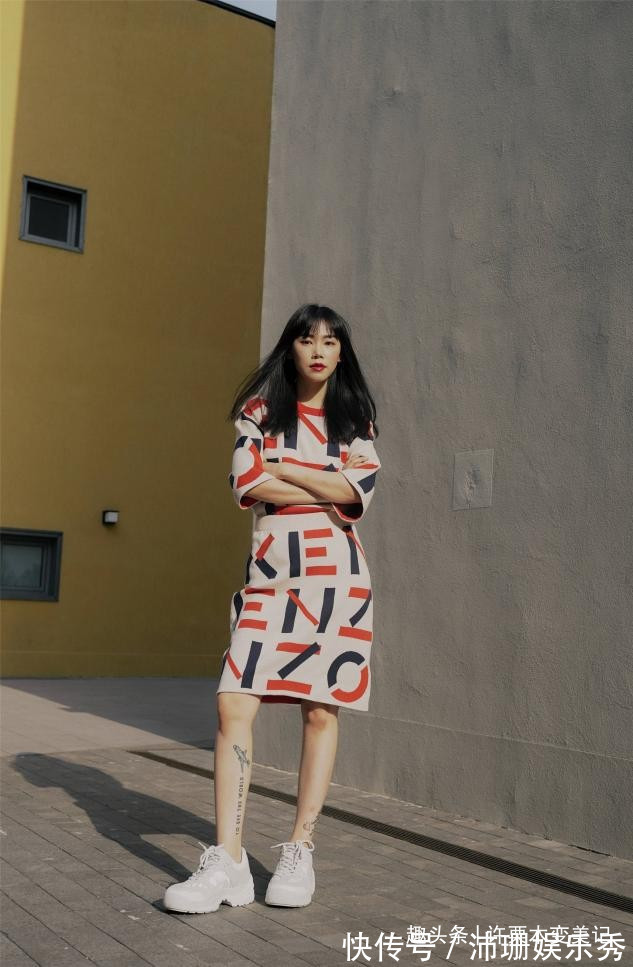 饱和度 女人不管年纪多大,买短袖要记住这三不要,俗气廉价,谁穿谁丑!