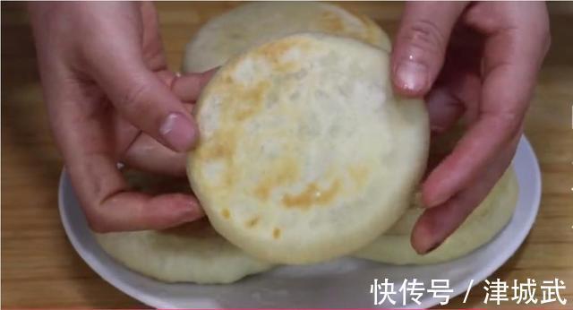 洋葱别总是炒着吃，试试这种新做法，实在太香了，营养开胃又解馋