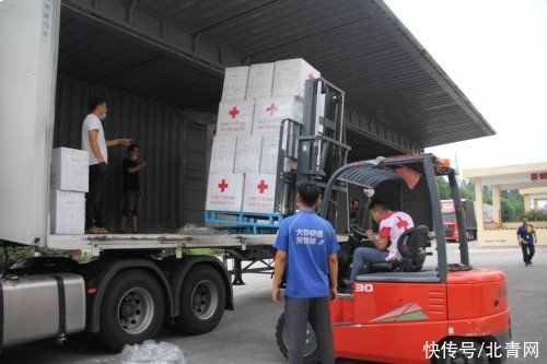 抗洪|连夜承运中国红十字会总会1500份救援物资，德邦快递紧急奔赴河南