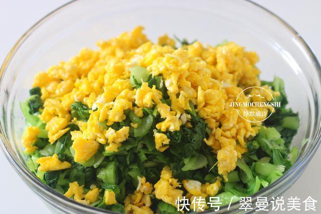 香菇油菜素包子的做法,油菜翠绿,馅香味美,小窍门全都告诉你