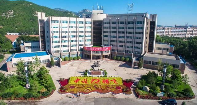 坐落在山沟里的神秘大学，入校需签保密协议，但考上前程似锦