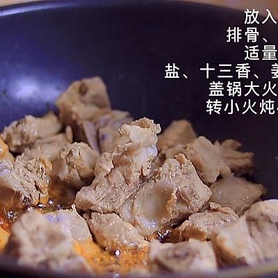 适合全家的东北菜排骨炖豆角,老人小孩都爱吃