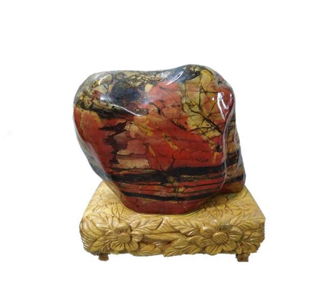 奇形怪状|家乡河里有许多奇形怪状的石头,父子俩请挖机拖了满满7车回家!