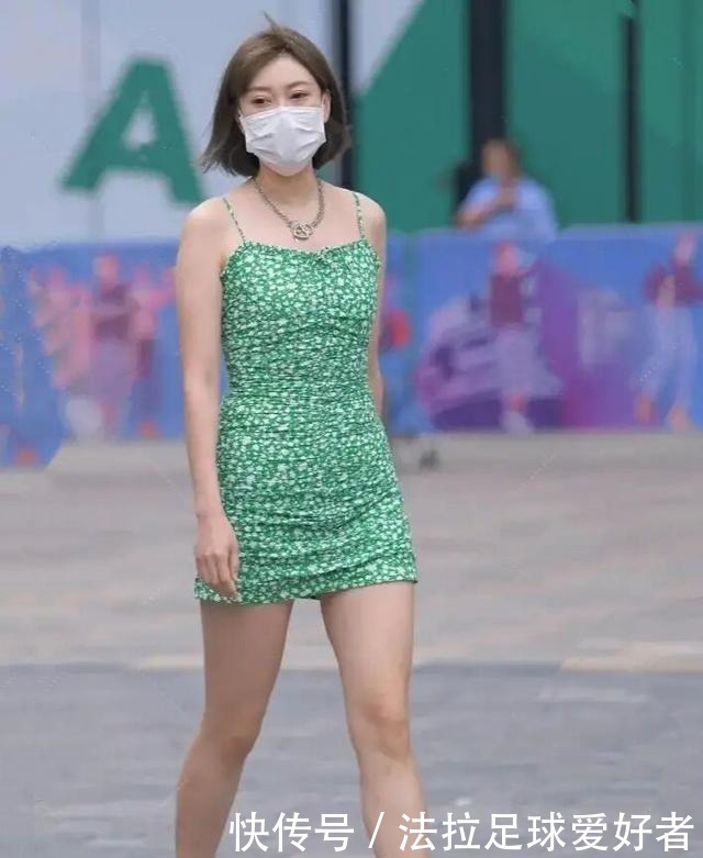 外套|连衣裙的穿搭各具特色,要讲究色彩搭配,轻松变女神