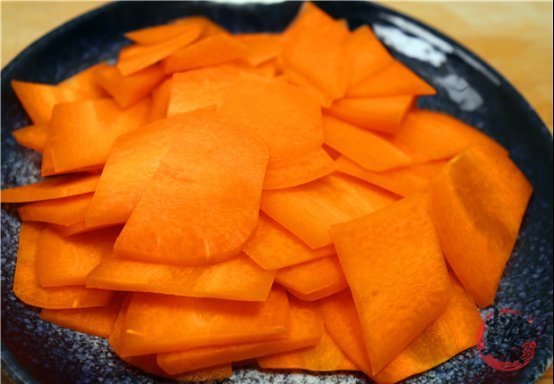 中年|终于知道,超市的胡萝卜为啥干净光滑,现在清楚还不晚,别再买错