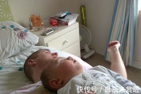 父子俩|不用去医院都可以证明他们绝对是亲生的