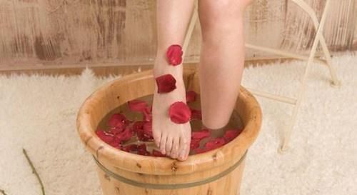 枕头|睡眠质量不好,此物放在枕头边上,能一觉睡到大天亮