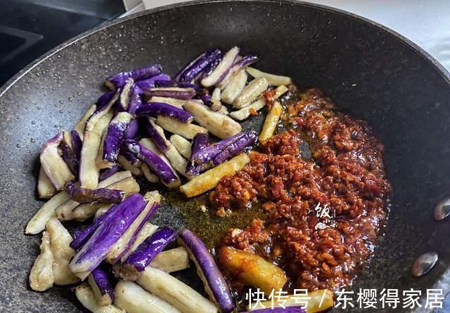 肉末|秋后也可以放心吃茄子,教你一个做法,茄子美味下饭,营养又健康