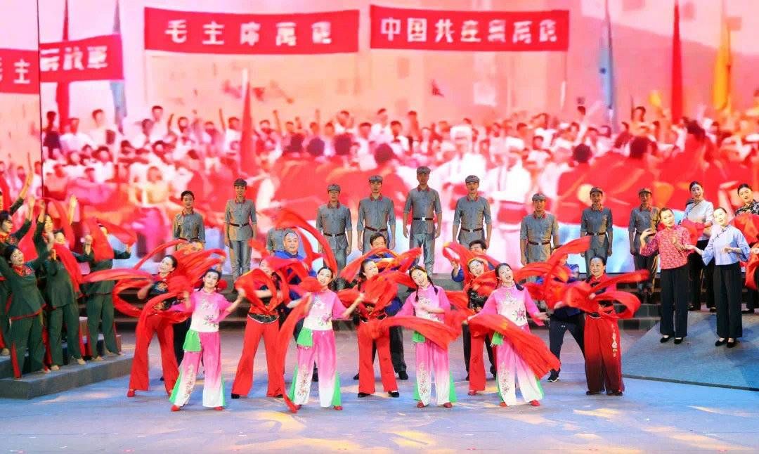 庆祝|成都市龙泉驿区庆祝中国共产党成立100周年文艺演出暨“两优一先”表彰大会举行