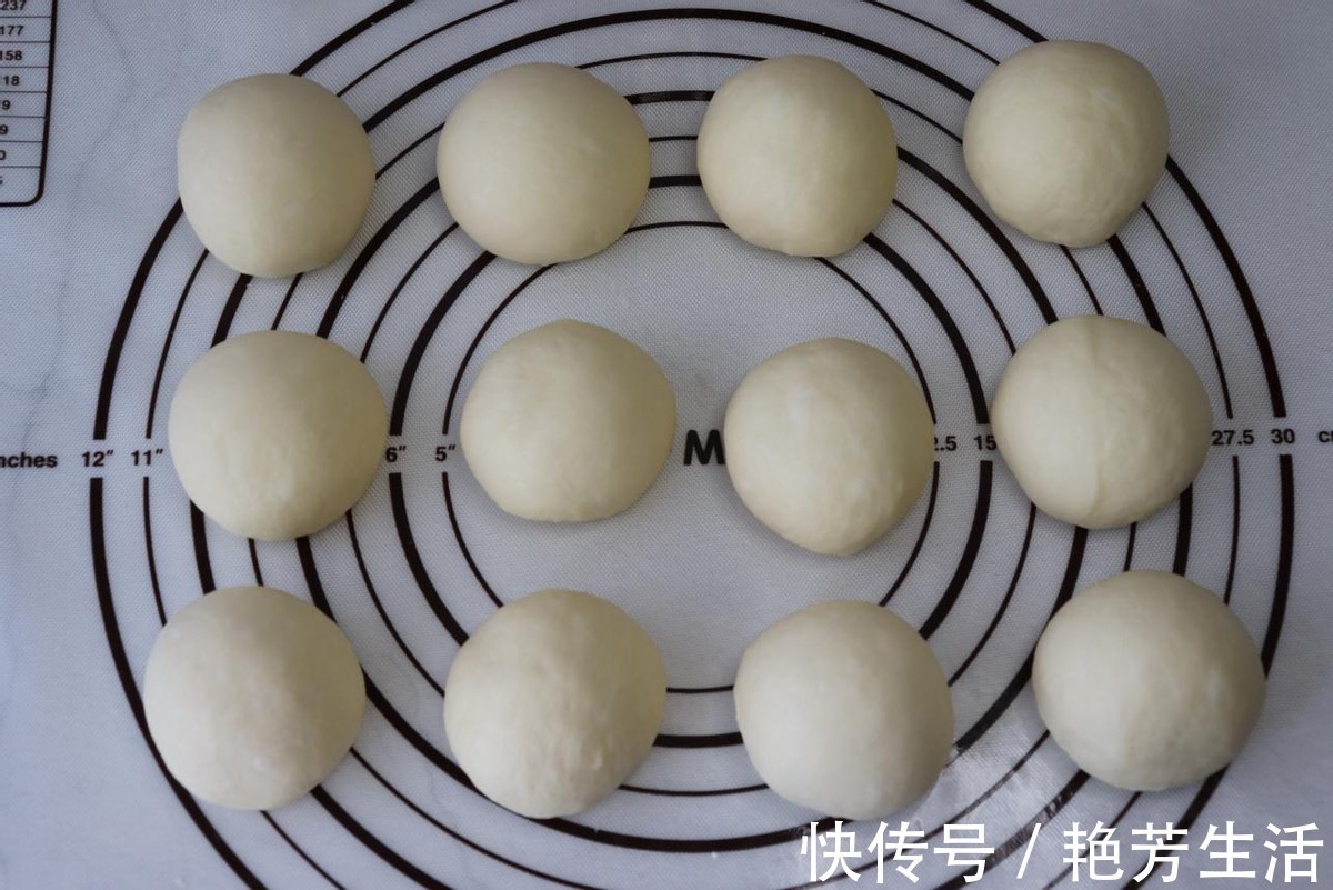 面包|轻松上手的玉米肉松小面包，配料丰富，美味健康