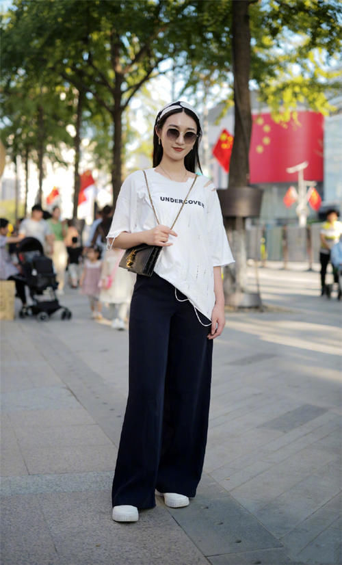 版型|奶奶裤又“卷土重来”了！今年流行这样穿，既洋气不挑身材还时髦