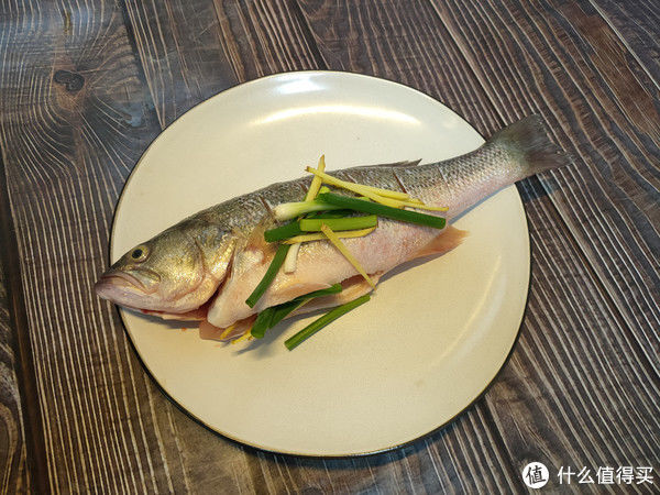 鱼肉|做清蒸鱼时，记住“2不放2窍门”，鱼肉鲜嫩无腥味，越吃越香