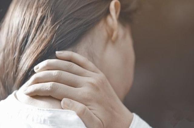 骨头|一转脖子就发出“咔嚓”声，说明什么问题，结果令你想不到