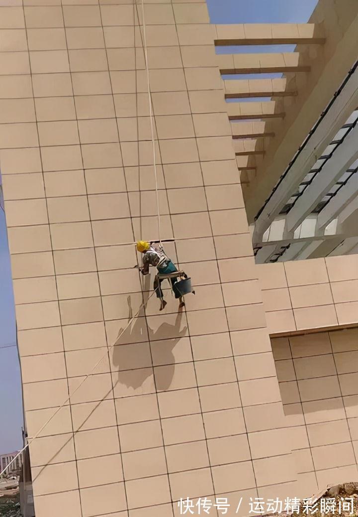 农村|农村怪象：为何现在的自建房外墙不再贴瓷砖，而是选择喷真石漆？