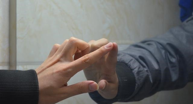 卫生间|马桶里放一块香皂,真是厉害,解决了很多家庭的困扰,涨知识了