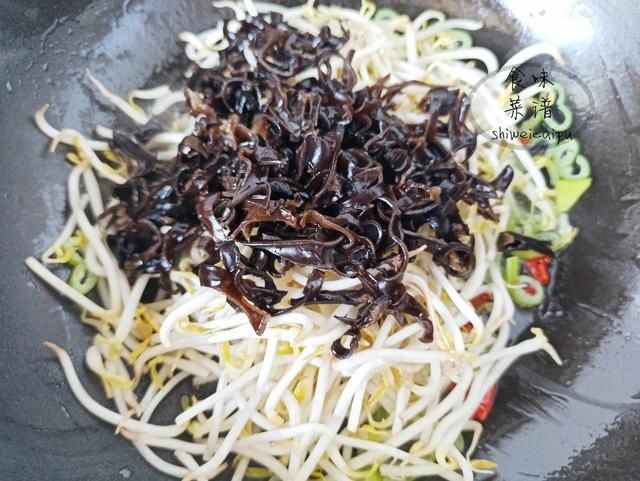 搅拌均匀|韭菜怎么搭配才好吃？分享5种不同的做法，鲜香又美味，老少皆宜