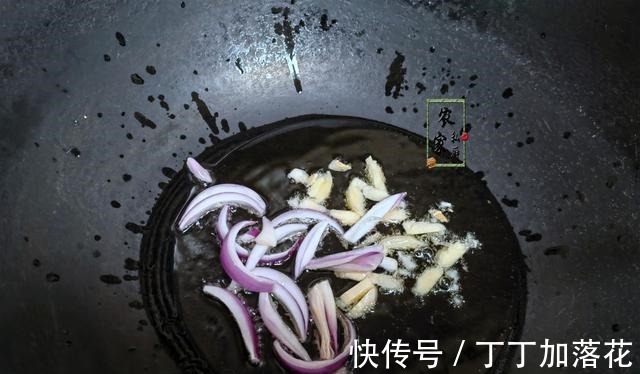 它是淤泥里的宝贝，却洁白如玉，我家一周吃五次，又脆又香真下饭！