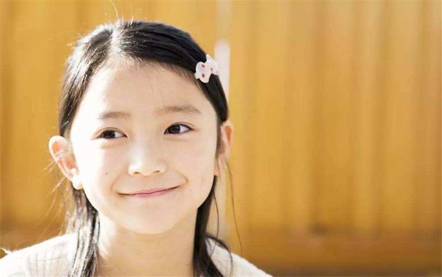 中国式|中国式父母的“吹捧”,已成教育的“毒药”,请及时给孩子解毒