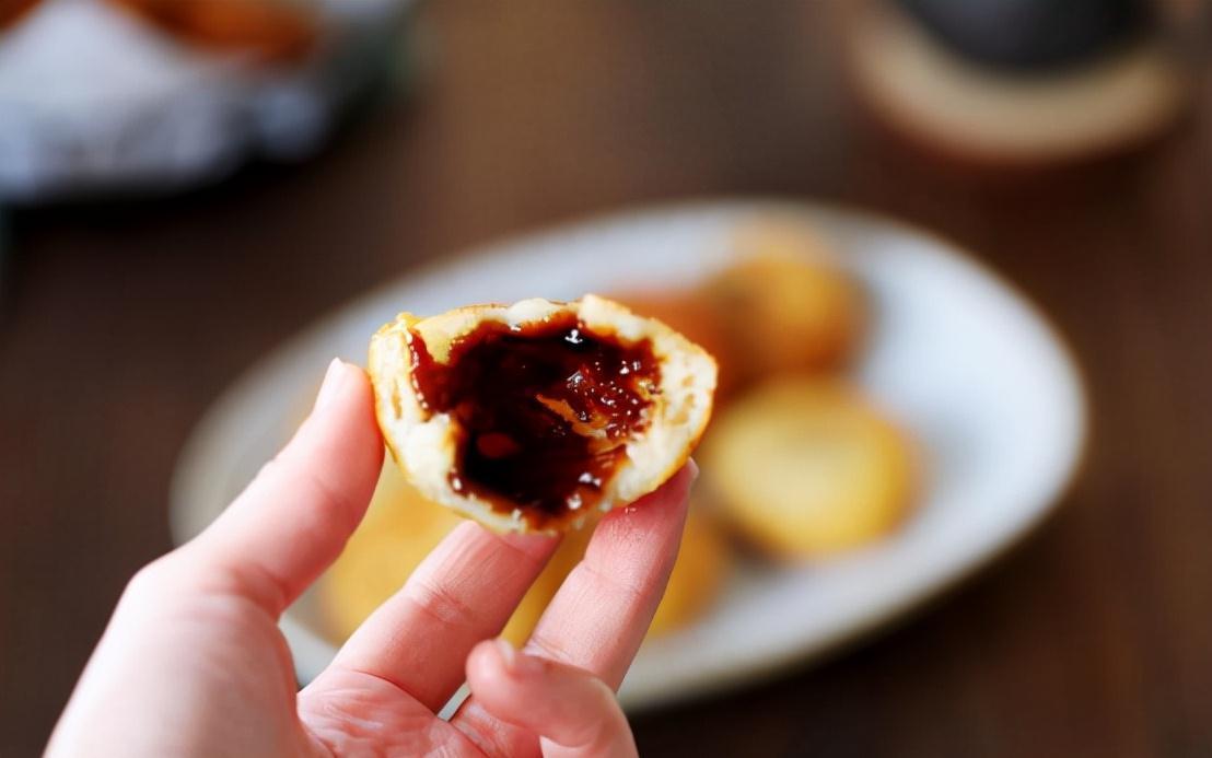 1碗糯米粉加上半勺红糖,做一份好吃解馋的小吃,软糯好吃