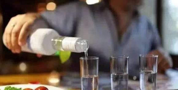 运动|患有高血压，别只顾着吃药，5个错误习惯不改，血压想降也难