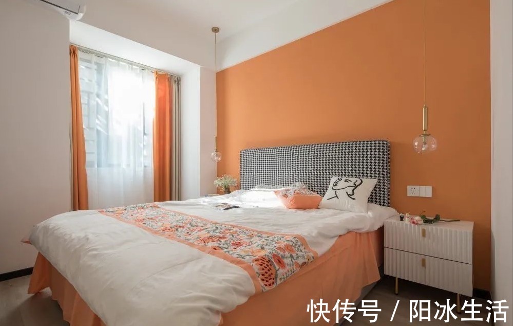 橙绿撞色|精选案例丨130平现代混搭婚房，橙绿撞色吸睛十足！