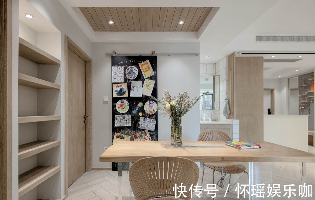 卧室床|舍弃客厅，不买餐桌，卧室床悬空，他家86㎡堪称小户型装修的榜样