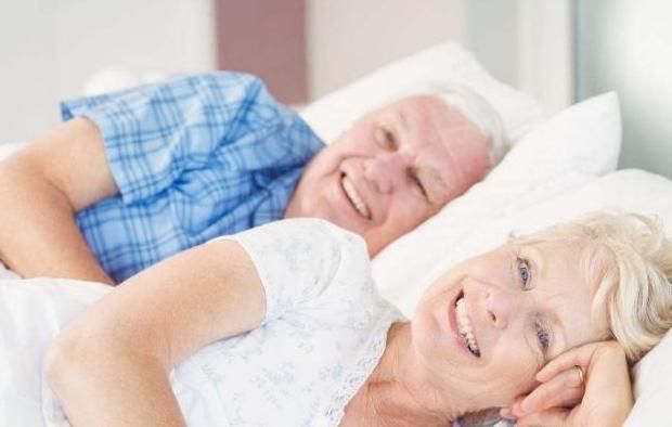  喝一杯|如果你在睡觉前喝一杯洋葱水，也许五件好事，会出现在你身上！