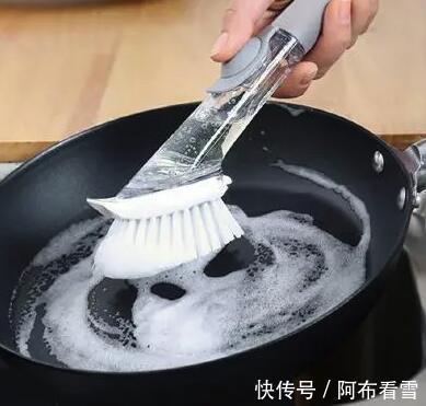 灶台|厨房油污别用钢丝球擦了!教你几个小妙招,厨房从此一尘不染