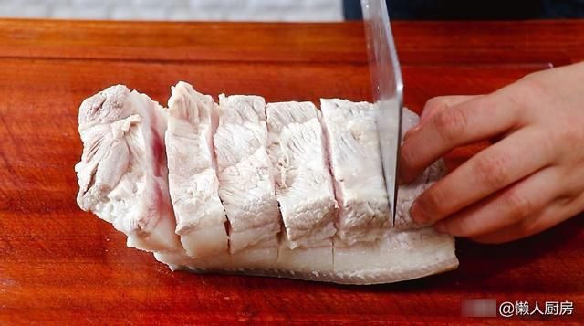 大蒜粉|夏季，我家就爱这样吃五花肉，当追剧的小零食，越嚼越香