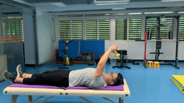 背部|了解不同仰卧屈臂上拉动作演示,如何侧重不同肌肉进行针对练习?