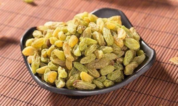 坚持早上吃几粒葡萄干,4大好处会找上门,早了解身体更健康