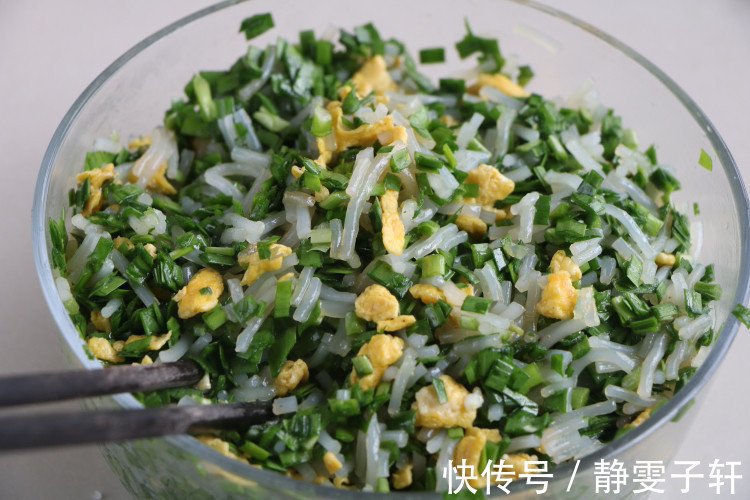 一把韭菜5斤饺子皮,做懒人早餐,比韭菜盒子好吃,一口气吃10个
