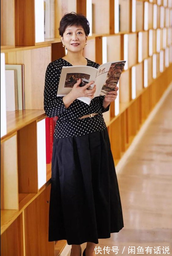 中年|这才是中年女人该有的穿搭，不扮嫩也不显老，优雅得体又显气质