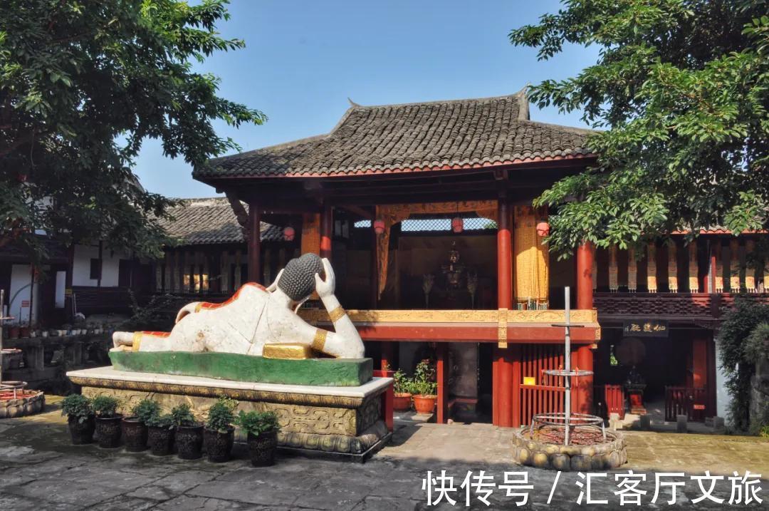 井盐|去年才通高铁,这座“十八线”国内小城,凭什么就火到了国外?