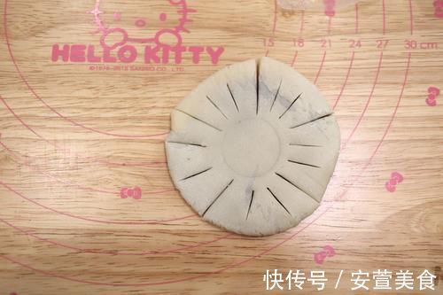 快过年了，教你用1块面做3种酥皮点心，菊花酥桃花酥漂亮又好吃