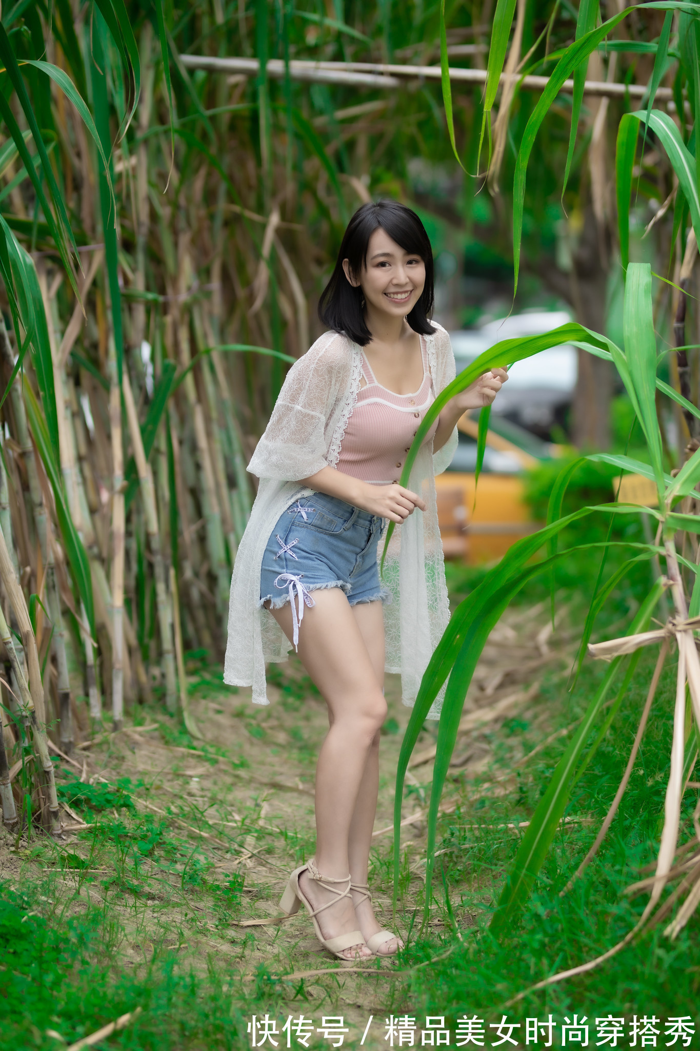 防晒|清凉干净的穿搭才会更吸引眼球,一件吊带、一件防晒长衫足矣
