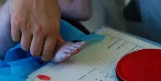 父母|医院为什么要留下新生儿的脚印呢医生可能不会说,但是父母要知