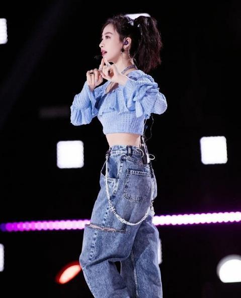 《创造营3》宋茜穿露腹装跳主题曲,一个动作暴露舞蹈难度系数五颗星