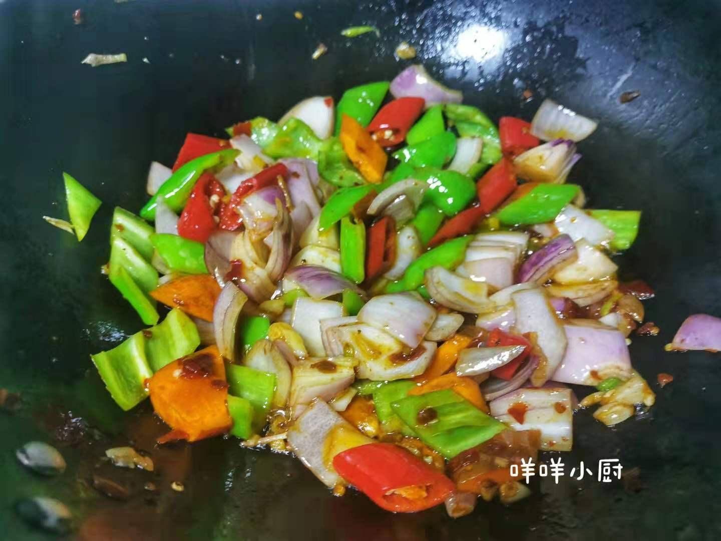 大肠|爆炒肥肠还是自家做的吃得过瘾,肥肠脆嫩入味还不腻,下酒又下饭