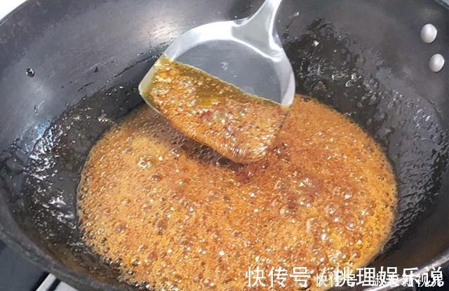 发苦|炒糖色时,冰糖直接下锅炒是大忌!多加这1步,糖色不发苦更红亮