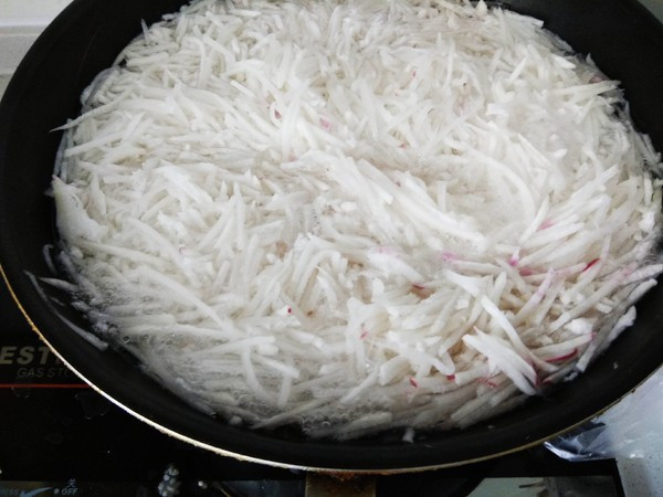  天一冷，我家就隔三差五做1回它，外酥里嫩，鲜香可口，随吃随拿