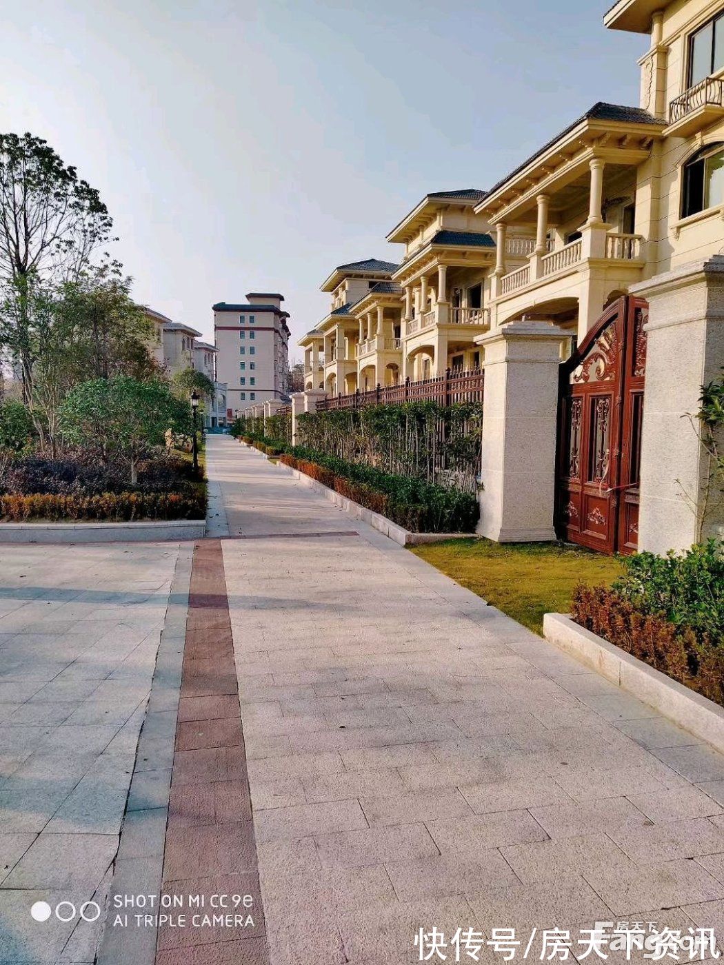 御龙湖|请查收从信阳商城县热门楼盘现场传来多张谍照(组图)