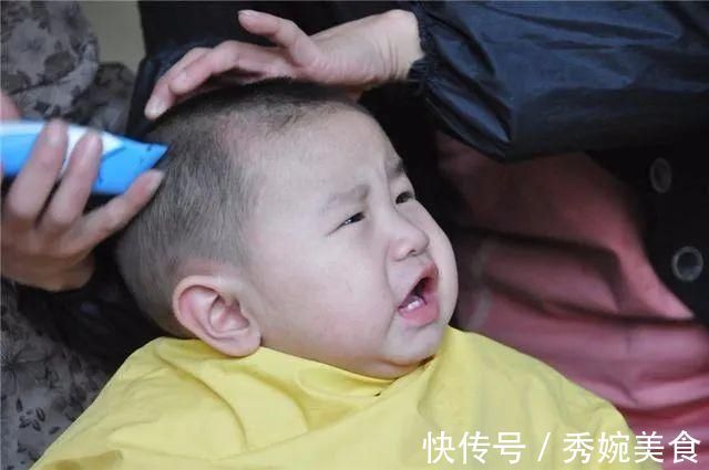 理发师|宝妈趁宝宝睡着,偷偷给宝宝剪成光头,宝宝醒来后的反应太搞笑