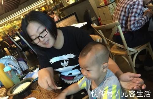 口水|熊孩子朝邻桌火锅吐口水,邻桌的反击大快人心,路人:就该这么治