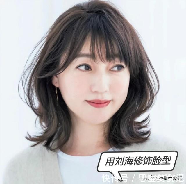 烫发|50岁女人,留什么发型显年轻?今年流行3种短发烫,减龄有气质
